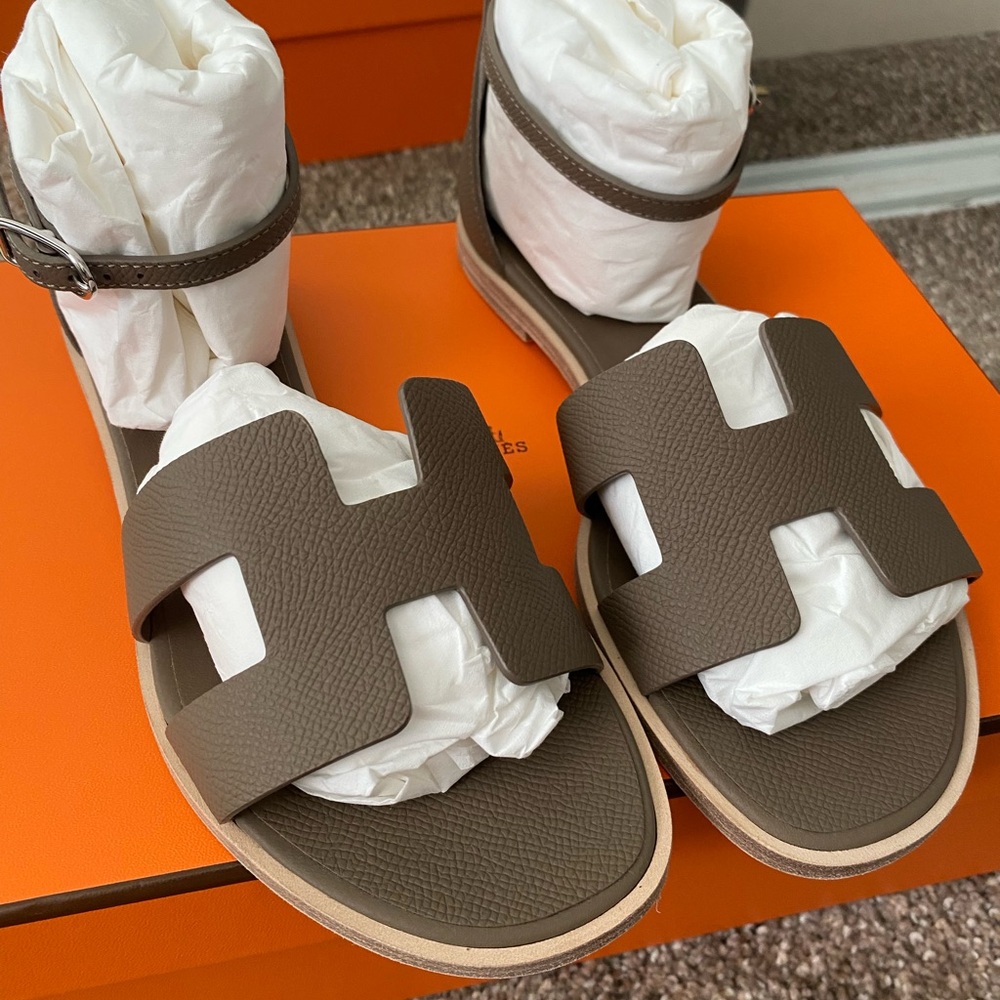 Etoupe Hermes Santorini sandals in Epsom leather Brand new! Size 36.